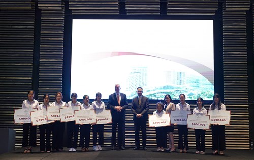 Hoiana đồng hành học bổng cho sinh viên Quảng Nam vượt khó học giỏi