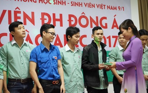 Đại học Đông Á hỗ trợ vé xe về Tết cho sinh viên vùng lũ