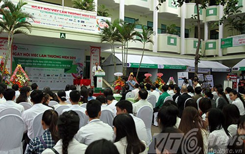Sinh viên Đông Á tham gia ngày hội việc làm thường niên 2015