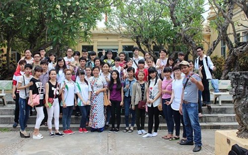 Sinh viên đi tham quan thực tế tại Bảo tàng Điêu khắc Chăm Đà Nẵng