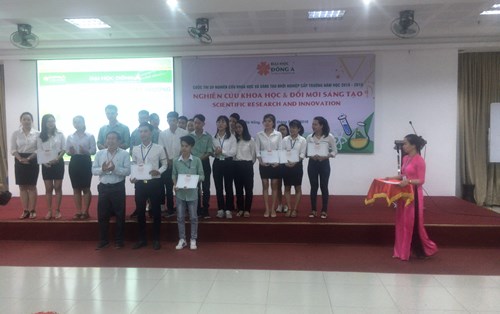 Sinh viên khoa QTKD đã đạt thành tích cao trong Cuộc thi sinh viên NCKH và sáng tạo khởi nghiệp 2019