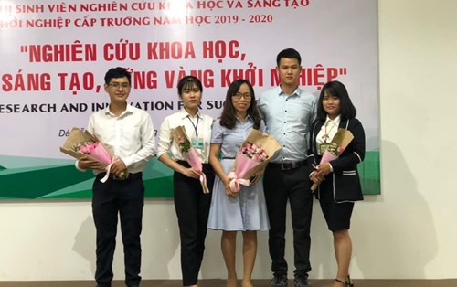 Sinh viên Khoa Quản trị tham gia Hội nghị sinh viên nghiên cứu khoa học và sáng tạo khởi nghiệp 2020 