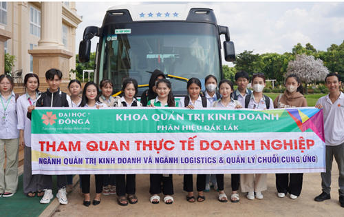 Sinh viên trường Đại học Đông Á (Phân hiệu Đắk Lắk) tham quan thực tế tại Nhà máy Bia Sài Gòn - Đắk Lắk