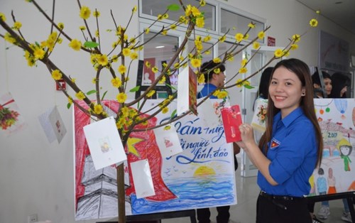 Vinh danh các tập thể và cá nhân nhận bằng khen TW Đoàn và Thành phố năm học 2015-2016 