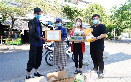 Đại học Đông Á hỗ trợ sinh viên khó khăn trong mùa dịch