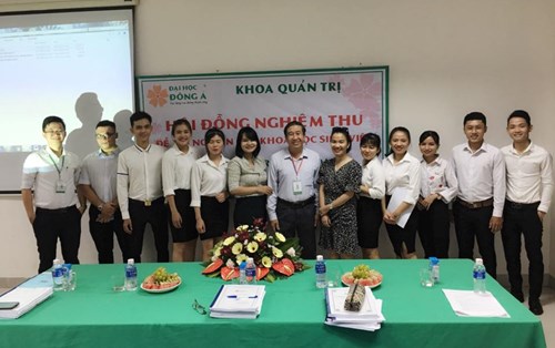 Nghiệm thu đề tài nghiên cứu khoa học của sinh viên khoa Quản trị