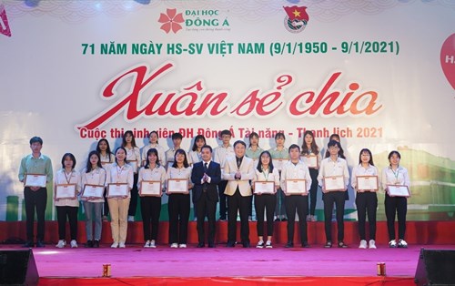 Chương Trình Xuân Sẻ Chia và lễ vinh danh các bạn sinh viên có thành tích xuất sắc trong quá trình học tập và sáng tạo