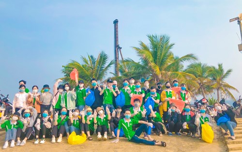 Sinh viên khoa Quản Trị tiên phong, nhiệt huyết và trách nhiệm "Vì Cộng Đồng"