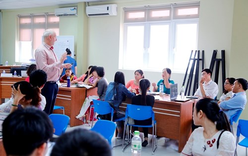 Tập huấn với chuyên gia Úc về "Cách thức viết bài báo khoa học và cách tìm quỹ tài trọ nghiên cứu"