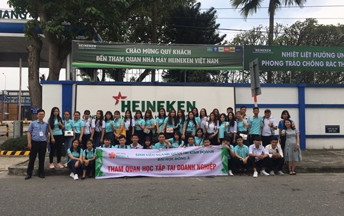 Tổ chức hoạt động kiến tập cho sinh viên khoa Quản trị đầu năm 2019