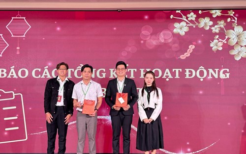 Năm mới sum vầy - Yêu thương tràn đầy
